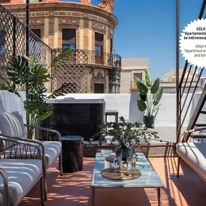 https://suites-maestranza-puerta-del-arenal-by-magno-apartments.es-andalucia.com